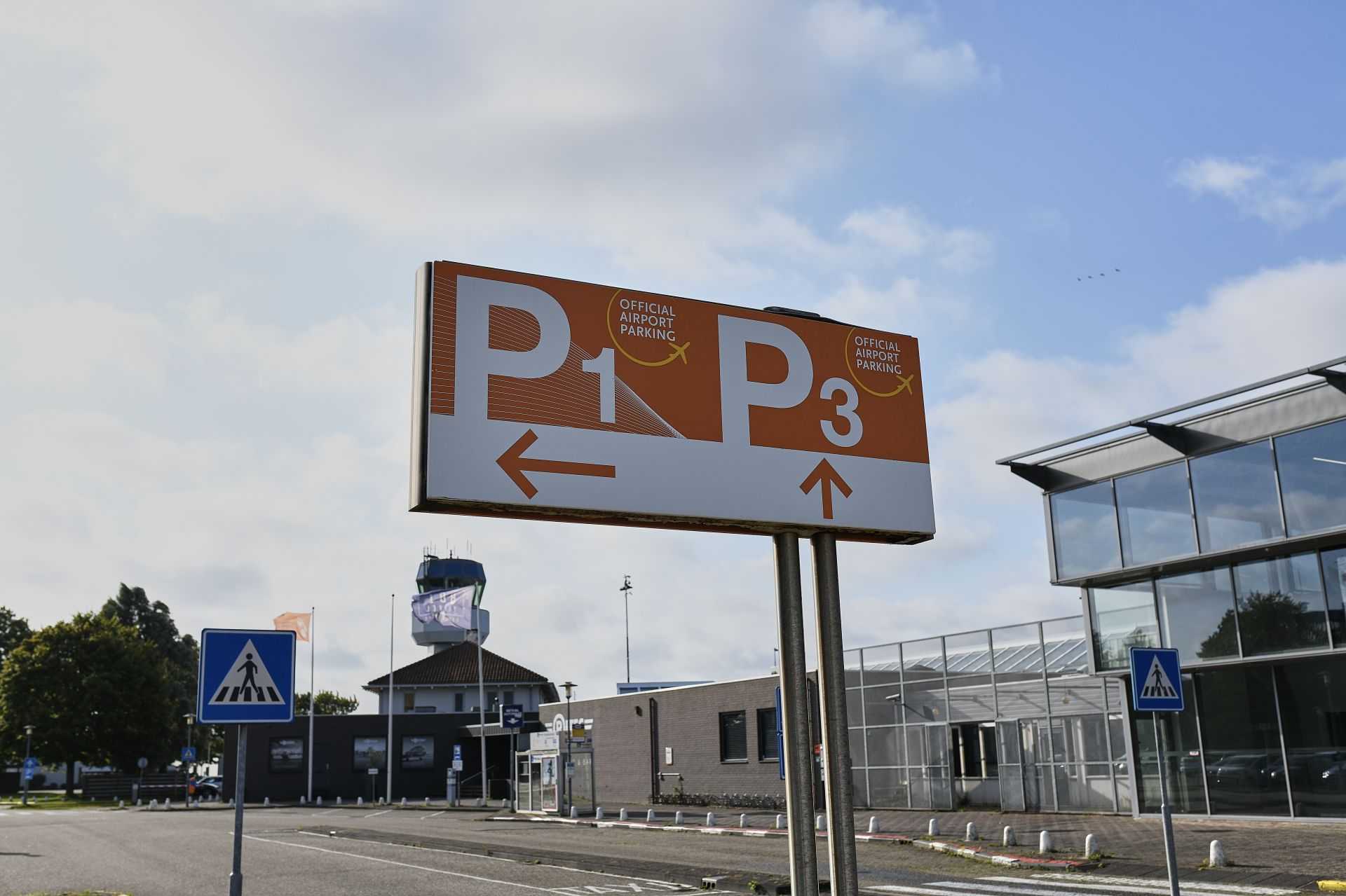 Parkeren voor de deur op Groningen Airport Eelde